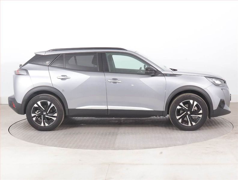 Peugeot 2008 (2022) 50 kWh, SoH 92% - fotka 6 z 19