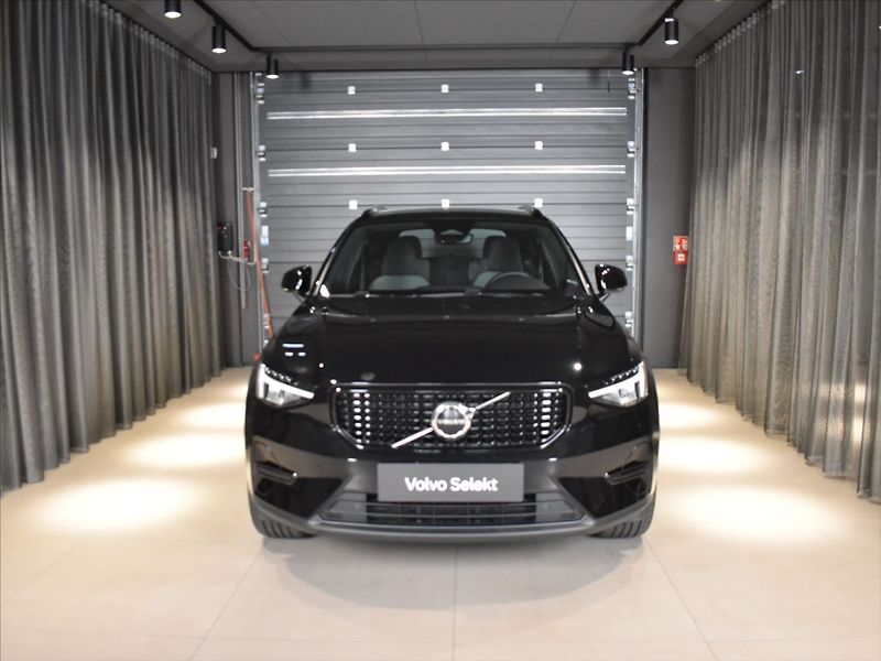Volvo XC40 2,0 B3 PLUS Dark Bezklíč - fotka 6 z 22