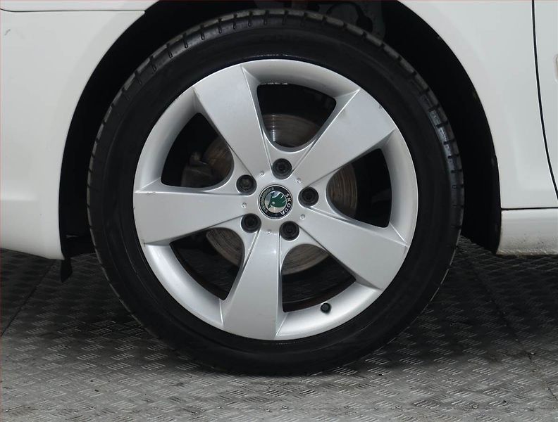 Škoda Octavia (2011) Ambiente 1.6 TDI, Tempomat - fotka 14 z 15