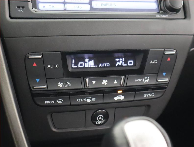 Honda Civic (2013) 1.8 i-VTEC, Serv.kniha, Navi - fotka 17 z 19