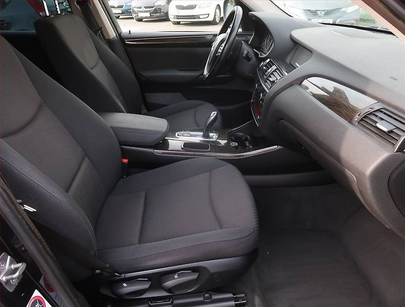 BMW X3 (2011) xDrive20i, 4X4, Automat - fotka 9 z 19