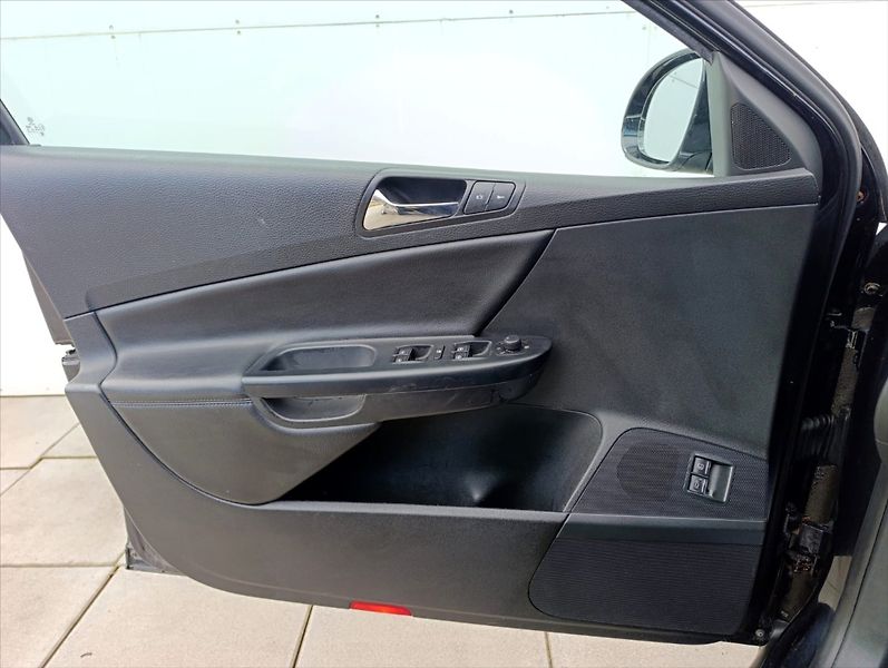 Volkswagen Passat 2,0 TDi Bi-xenon,Kůže,Tempomat - fotka 12 z 30