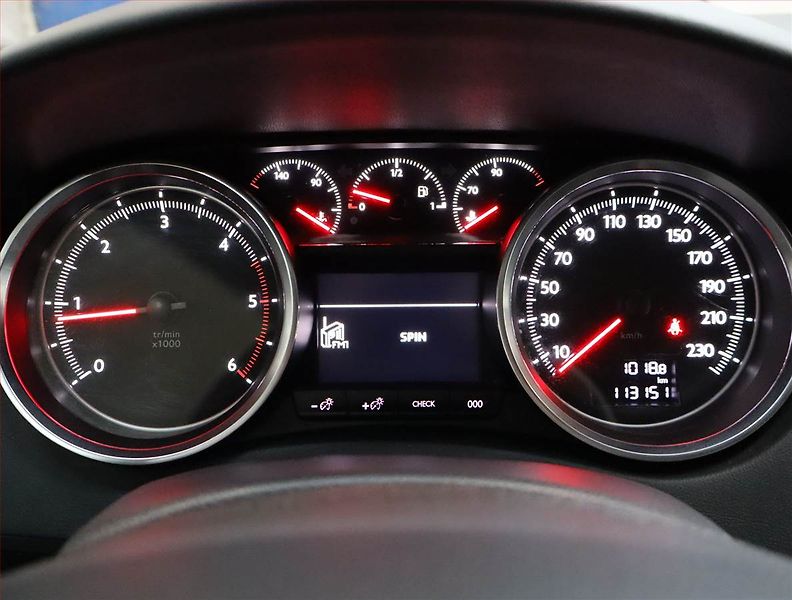 Peugeot 508 (2014) Allure 2.0 HDi, Navi, Tempomat - fotka 11 z 19