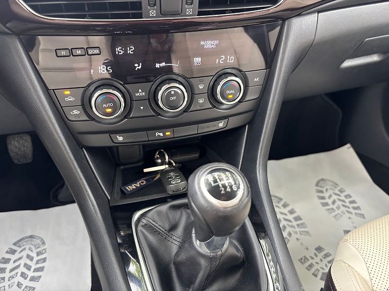 Mazda 6 2.2D/2014/129KW-MAN6-ZÁRUKA12 - fotka 30 z 45