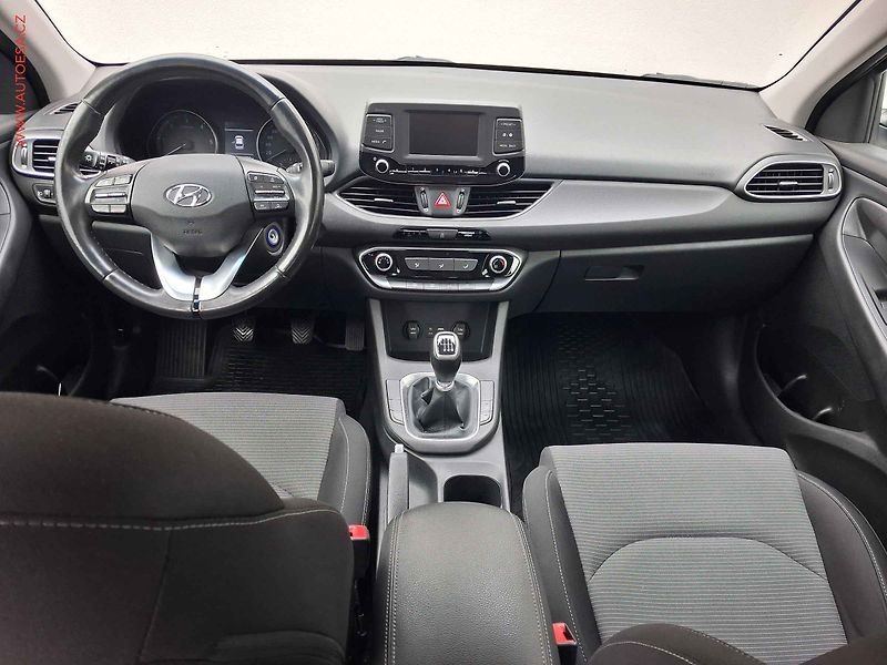 Hyundai i30 (2017) 1.6 CRDi, 1.maj,ČR, AC, tempo - fotka 8 z 18