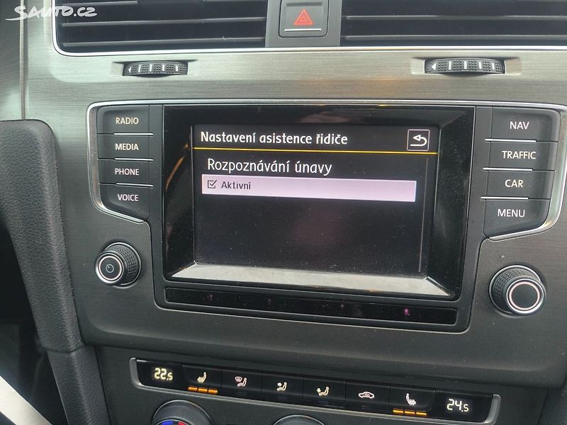Volkswagen Golf 2.0TDI4X4,VÝBAVA,KRÁSNÝ,SERVIS - fotka 18 z 49