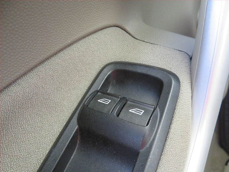 Ford Fiesta (2010) 1.4, Automat, Tempomat - fotka 16 z 16