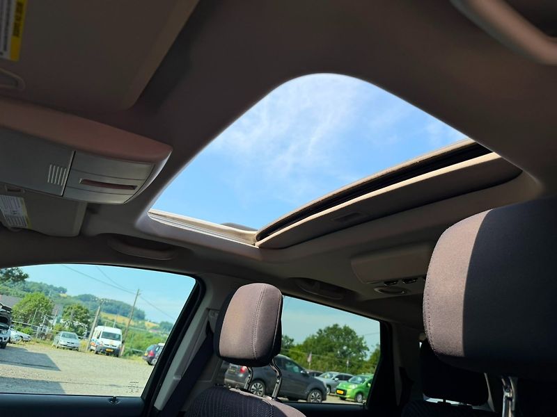 Fiat Freemont 2.0JTD 7-míst/Tempomat/Tažné - fotka 13 z 35