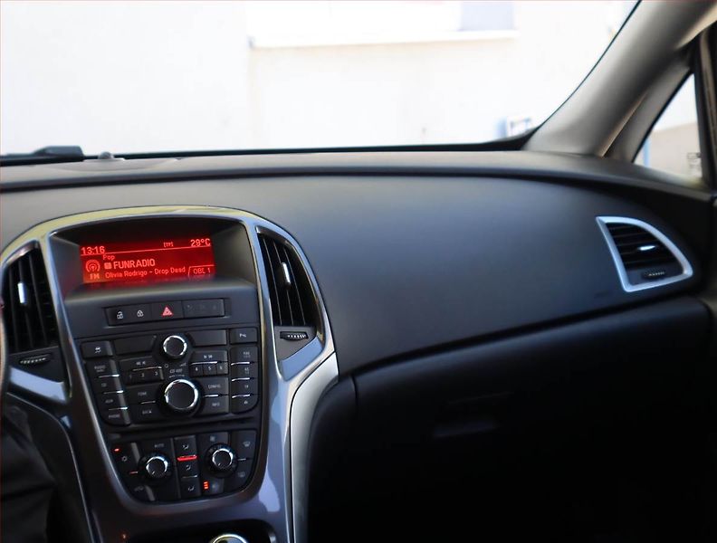 Opel Astra (2013) 1.4 T, Tempomat - fotka 8 z 15