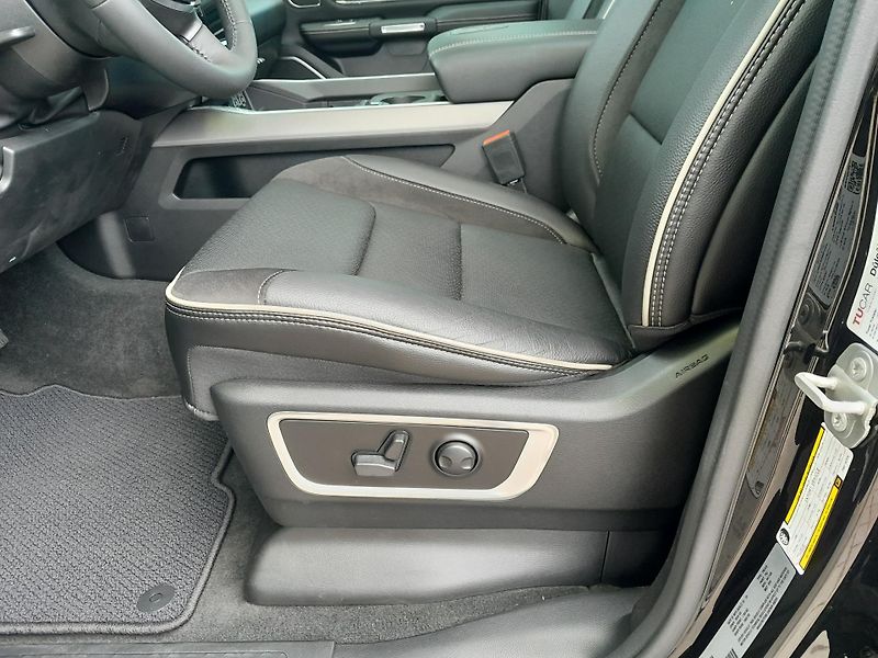 Dodge RAM (2024) 1500, 5.7 V8  Laramie - fotka 22 z 43