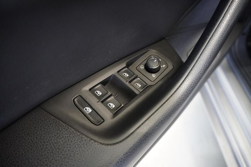 Volkswagen Arteon (2017) 2.0 TDI 140kW R-LINE  DSG 7 - fotka 14 z 38