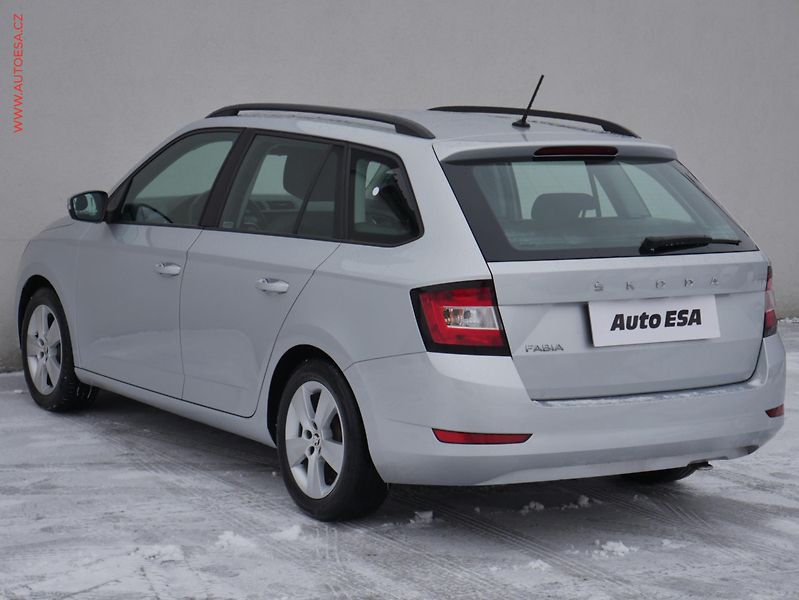 Škoda Fabia (2021) 1.0 TSi, 2.maj,ČR, Ambition - fotka 6 z 23