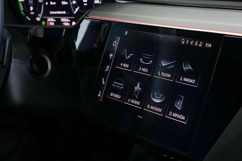Audi e-tron 55 300kW Pano NightV HUD Tažné - fotka 31 z 50