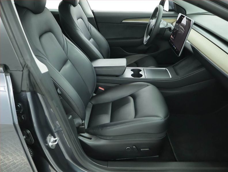 Tesla Model 3 (2021) Long Range 4WD 82kWh, SoH 80% - fotka 9 z 22