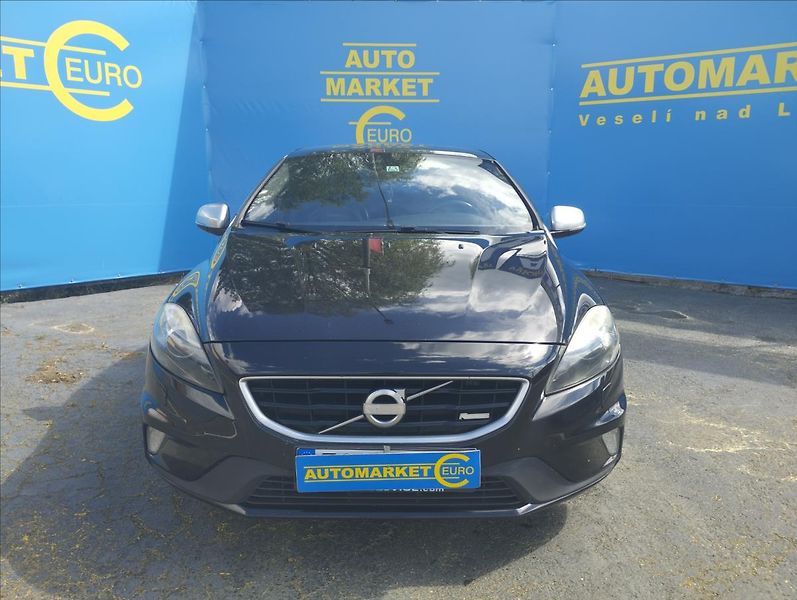 Volvo V40 2,0 D3 110KW R-DESING, PANORAM - fotka 2 z 15