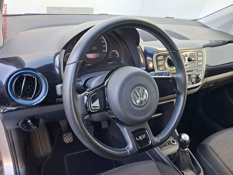 Volkswagen up! (2014) 1.0 MPi, CUP, AC, výhřev sed - fotka 12 z 15