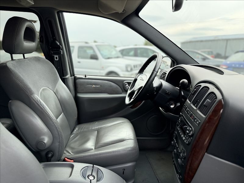 Chrysler Grand Voyager 3,3 V6 128kW A/T 7MÍST - fotka 26 z 26