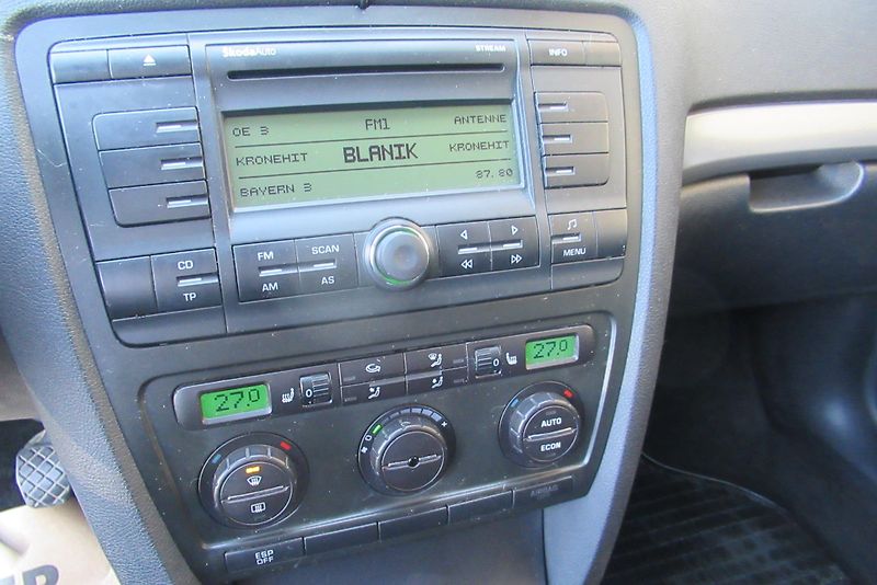 Škoda Octavia 1.9 TDi AUT. KLIMA TEMPOMAT - fotka 12 z 18