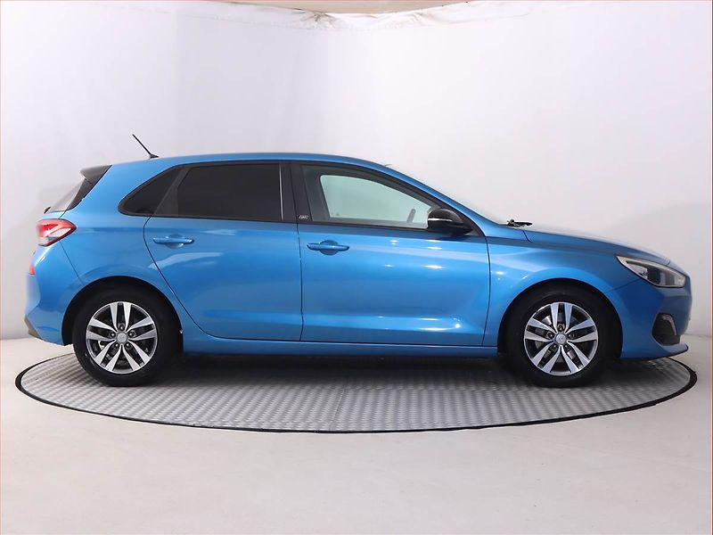 Hyundai i30 (2018) 1.4 T-GDI, Automat, Serv.kniha - fotka 6 z 20