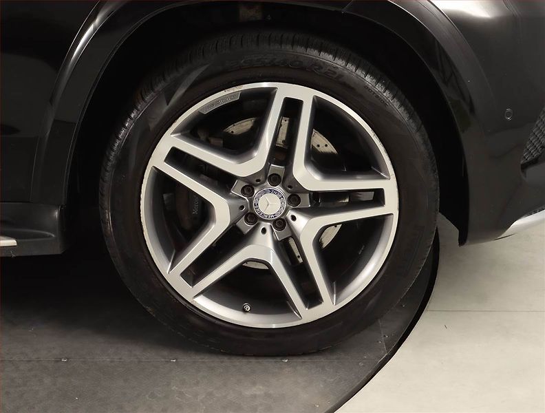 Mercedes-Benz GLS (2016) 500 4MATIC - fotka 14 z 29
