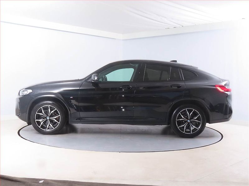 BMW X4 (2023) xDrive20i - fotka 3 z 14
