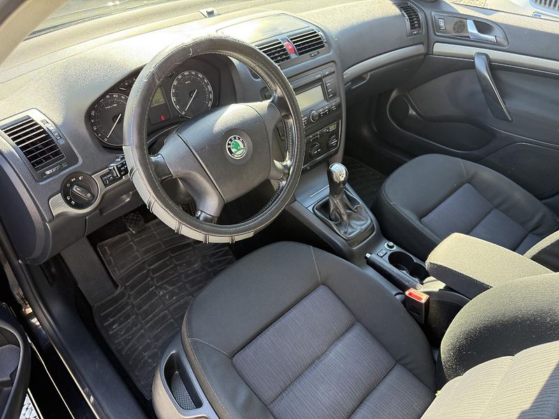 Škoda Octavia II 1.6 FSI ALU ROZVODY PEKNA - fotka 7 z 11