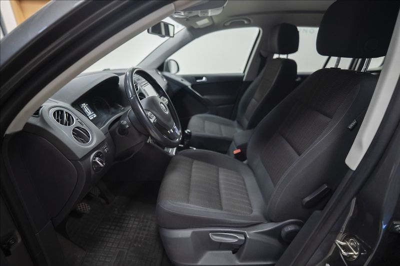 Volkswagen Tiguan 1,4 TSI KAMERA VÝHŘEV TAŽNÉ ČR - fotka 10 z 38