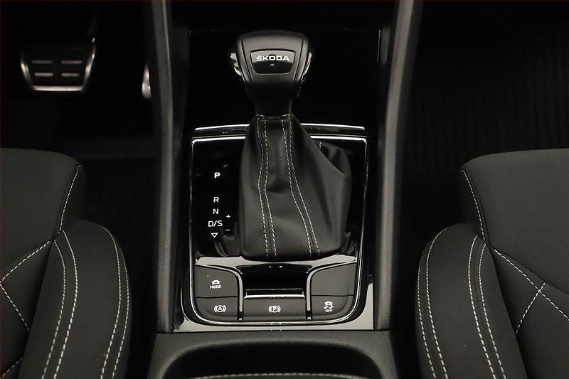 Škoda Karoq (2022) Sportline 1.5 TSI - fotka 10 z 21