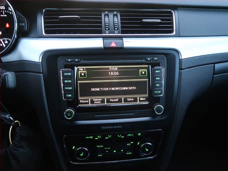 Škoda Superb (2014) Greenline 1.6 TDI, Navi - fotka 12 z 16