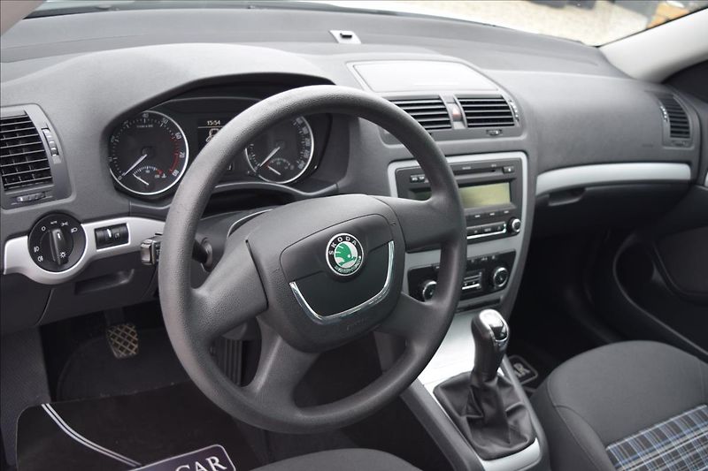 Škoda Octavia 1,2 TSI 77KW 2XKOLA XENONY - fotka 16 z 43