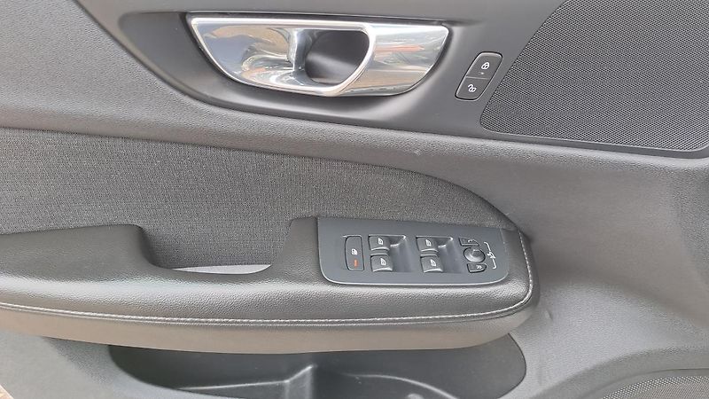 Volvo V60 2.0 D3 Momentum NAVI - fotka 22 z 31