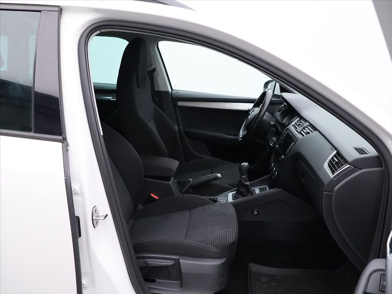 Škoda Octavia 1,6 TDI 81kW Style Sport SH CZ - fotka 11 z 25