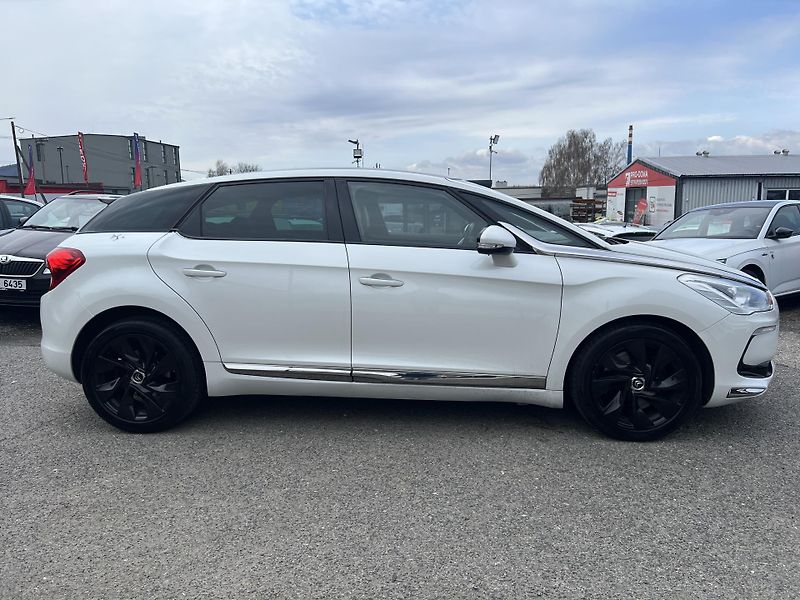 Citroën DS5 2.0HDi AUTOMAT NAVI KAMERA - fotka 8 z 43