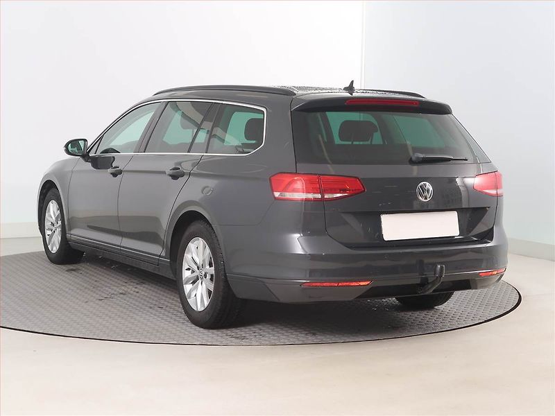 Volkswagen Passat (2015) 1.6 TDI, Navi, Tempomat - fotka 4 z 17