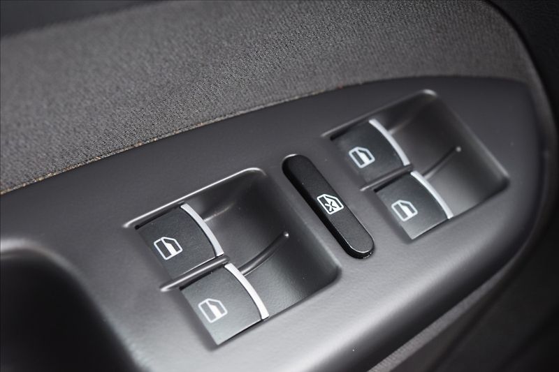 Volkswagen Touran 1,6 d 77KW BIXENON TAŽNÉ - fotka 24 z 40