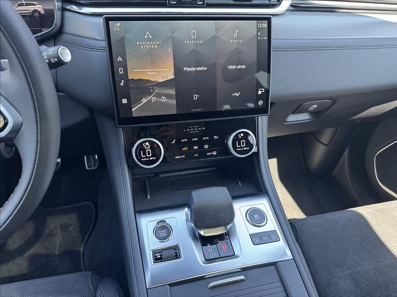 Jaguar F-Pace 5,0 SVR P575 AT AWD MY25.5 ČR - fotka 19 z 39