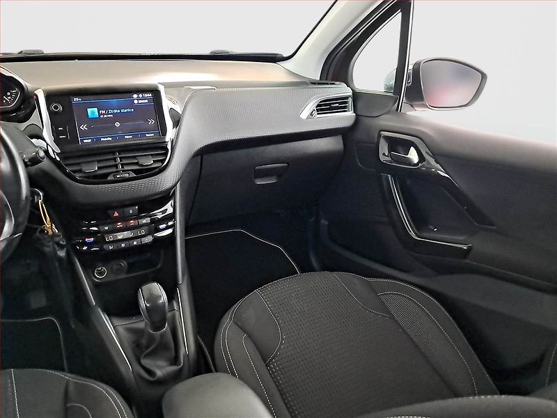 Peugeot 208 (2017) 1.6 BlueHDi, Serv.kniha, Navi - fotka 8 z 17