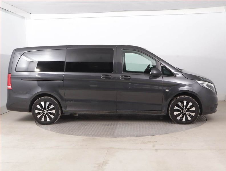 Mercedes-Benz Vito (2022) Select 119 CDI 4x4, Bus, 8Míst - fotka 6 z 19