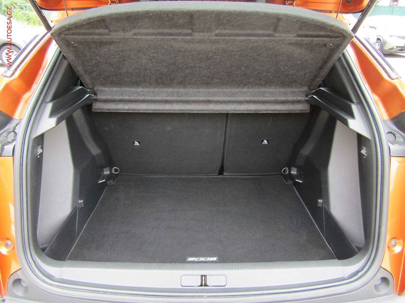 Peugeot 2008 (2020) 1.2PT, AC, servis.kniha - fotka 7 z 14