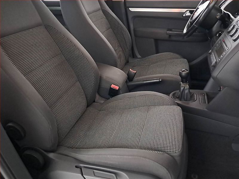 Volkswagen Touran (2004) 2.0 TDI, po STK, jezdí výborně - fotka 9 z 17