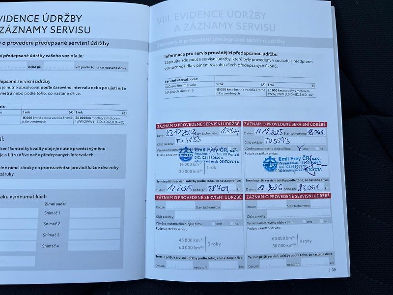 Toyota Corolla Cross (2023) HYBRID 146kW e-CVT 4X4 DPH - fotka 29 z 29