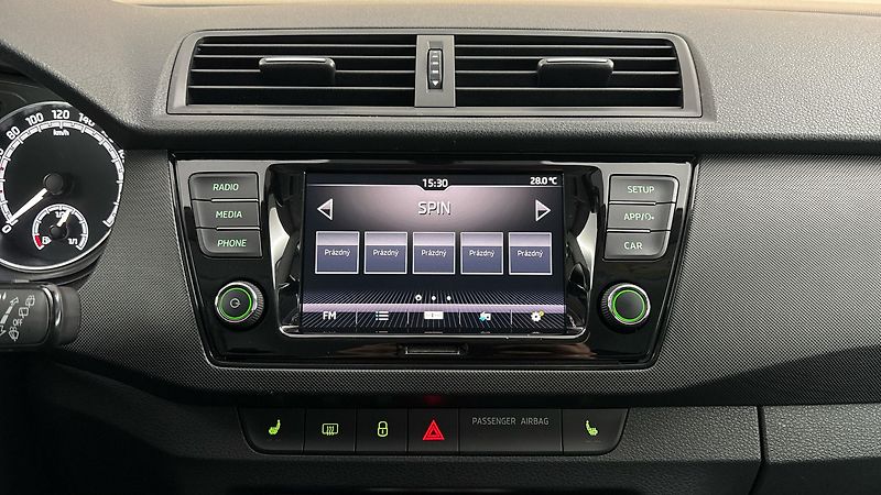Škoda Fabia 1.0 TSI Black Combi - fotka 11 z 23