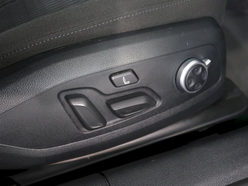 Audi A4 (2019) 40TDI 140KW 4x4 WEBASTO NAVI - fotka 15 z 39