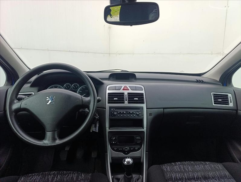 Peugeot 307 1,6 i Aut.klima Tažné zařízení - fotka 15 z 27