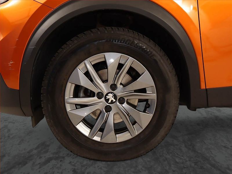 Peugeot 2008 (2021) 1.2 PureTech, Automat - fotka 13 z 17