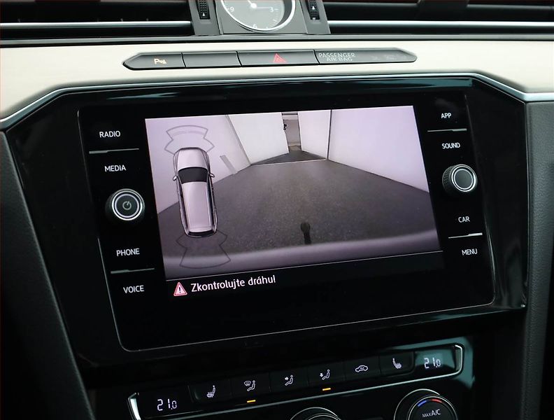 Volkswagen Passat (2018) R-Line 2.0 TDI, Automat, Kůže - fotka 14 z 21
