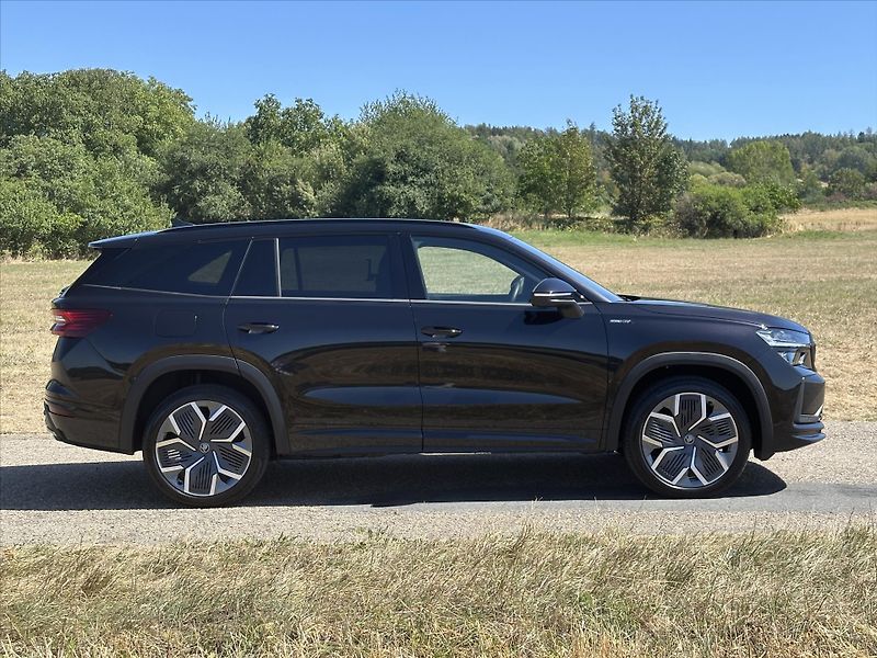Škoda Kodiaq 2,0 TDI DSG 4x4 Sportline 7-Mí - fotka 8 z 36