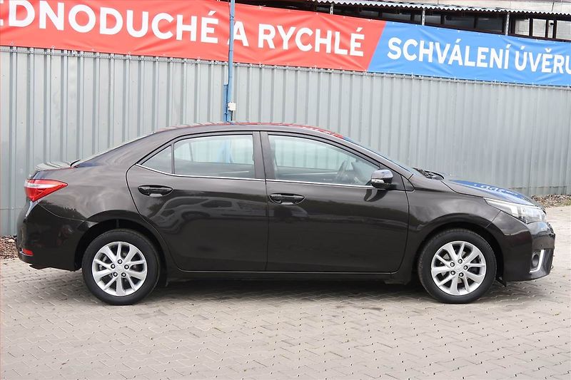 Toyota Corolla (2015) 1.6 Valvematic, Tempomat - fotka 6 z 18