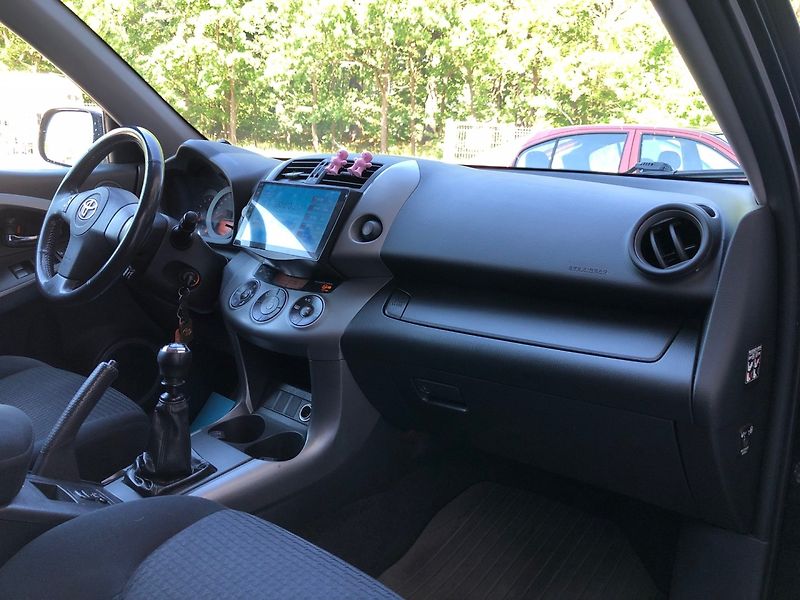 Toyota RAV4 (2007) 2.2 D-CAT, 4x4 - fotka 16 z 28