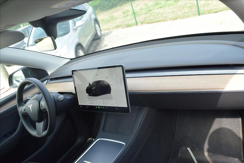 Tesla Model Y 0,0 PERFORMANCE 2XKOLA - fotka 21 z 24